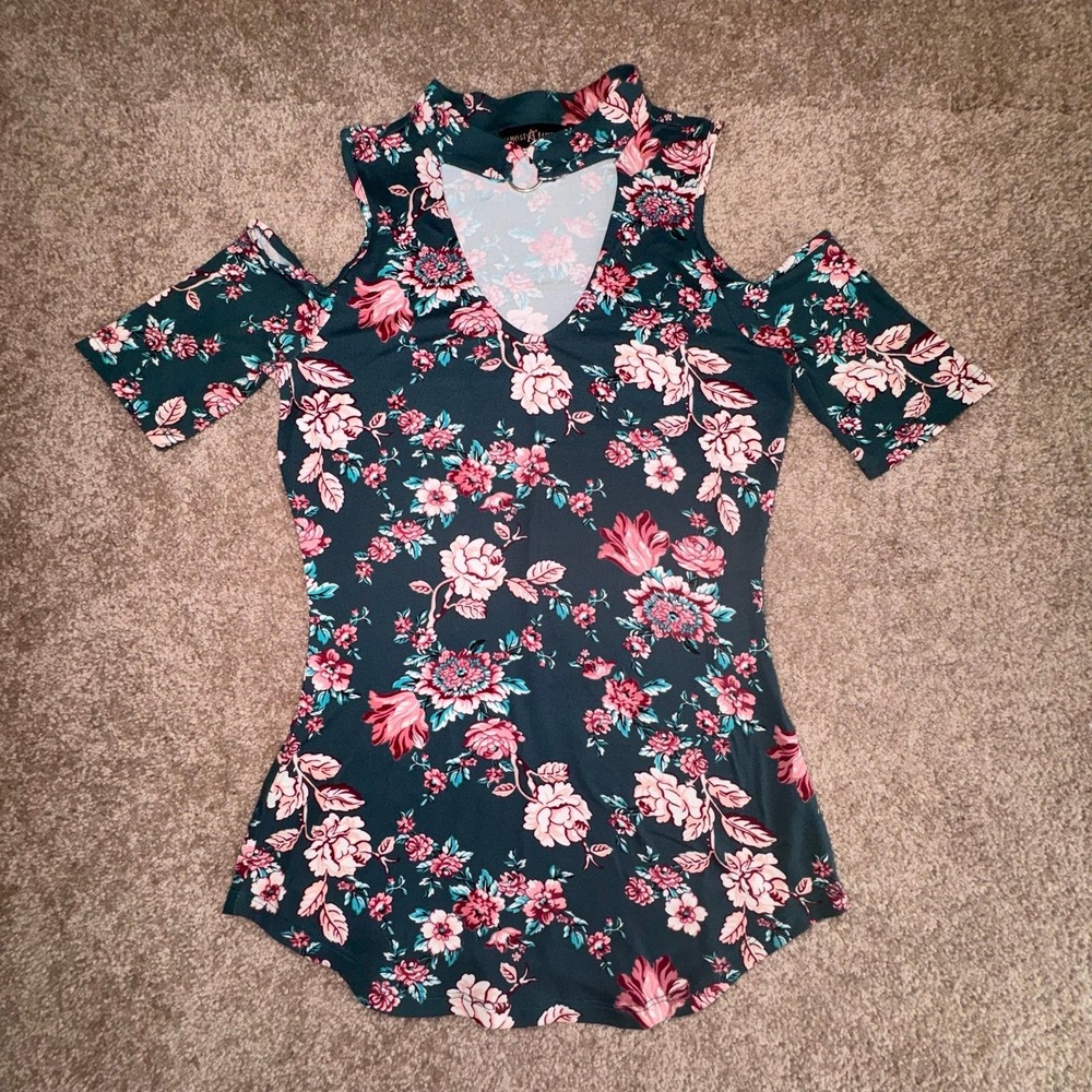 Almost Famous Women's Dark Green Cold Shoulder Floral Top w/ Choker Neckline - M